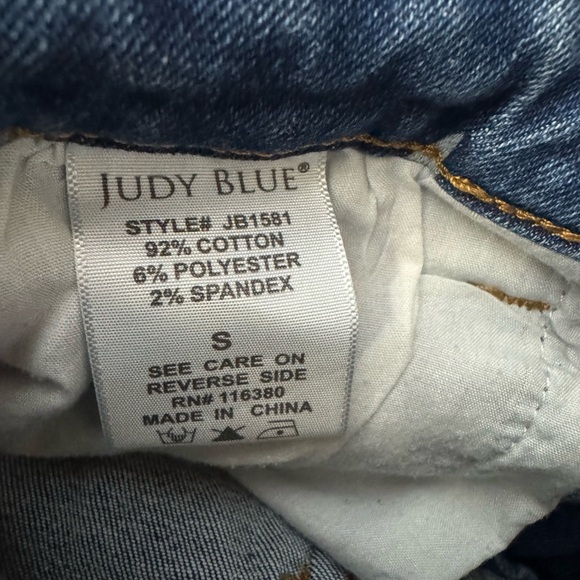 Judy Blue Los‎ Angeles Small Star Print Raw Hem Distressed Stretch Jean Shorts - Picture 8 of 8